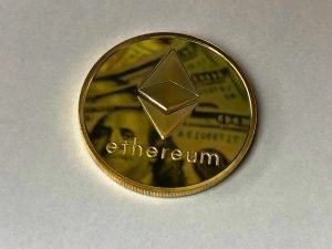 एथेरियम कैसे खरीदें?-How to buy Ethereum in Hindi? 2 round gold colored ethereum ornament